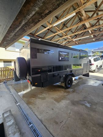 2023 Lifestyle Iconn E4 Hybrid Caravan image