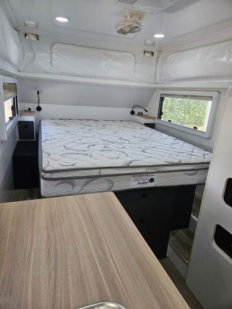 2023 Lifestyle Iconn E4 Hybrid Caravan image