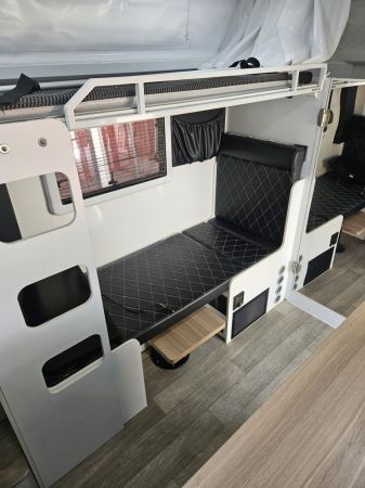 2023 Lifestyle Iconn E4 Hybrid Caravan image