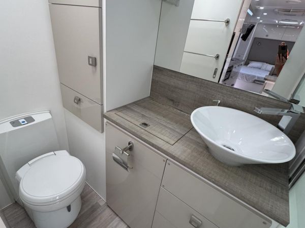 2022 Design RV Forerunner Caravan image