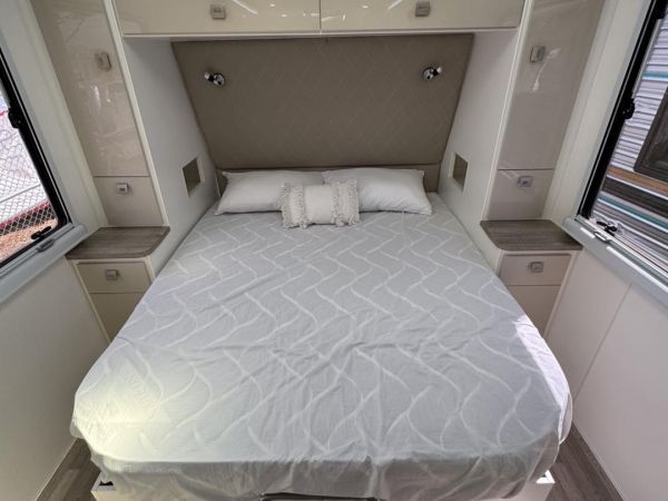 2022 Design RV Forerunner Caravan image