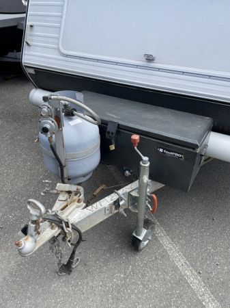 2006 Windsor RV Genesis Caravan image