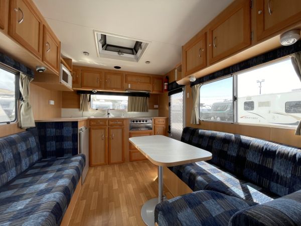 2006 Windsor RV Genesis Caravan image