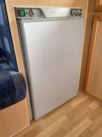 2006 Windsor RV Genesis Caravan image