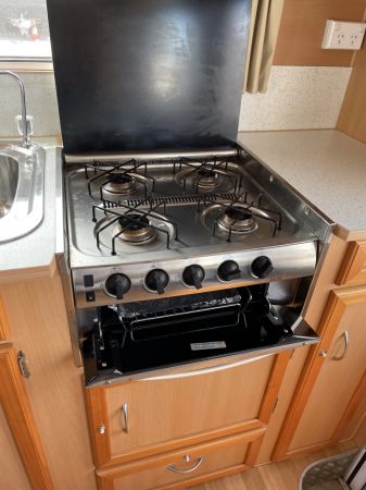 2006 Windsor RV Genesis Caravan image