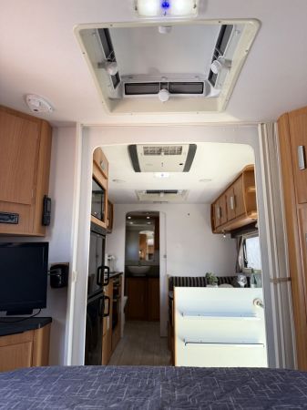2014 Windsor GENESIS Caravan image