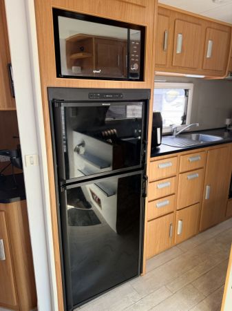 2014 Windsor GENESIS Caravan image