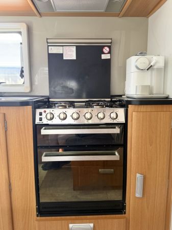 2014 Windsor GENESIS Caravan image