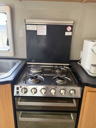 2014 Windsor GENESIS Caravan image