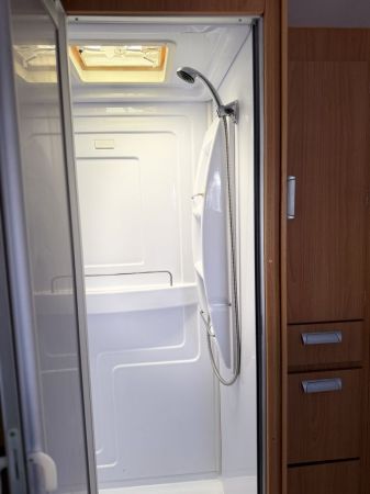 2014 Windsor GENESIS Caravan image