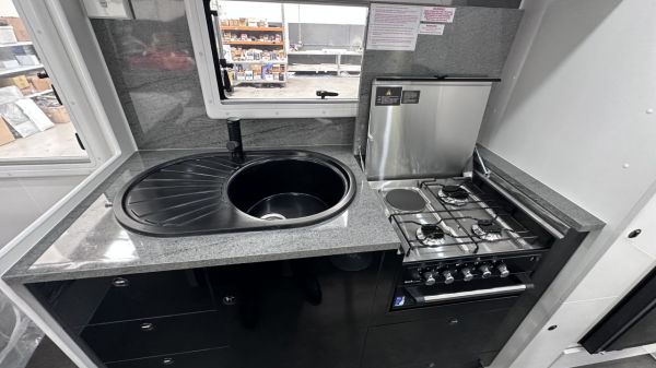 Eminence 22' Rear Bunk image