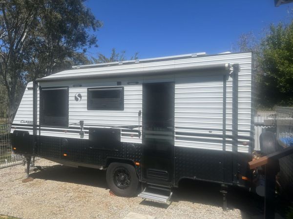 2022 Surpreme 1860RK1E1S Caravan image