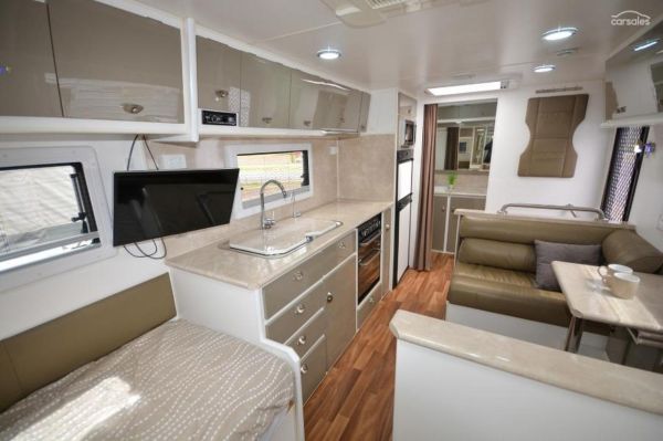 2016 OPAL Southern Explorer Series 186 Carava image