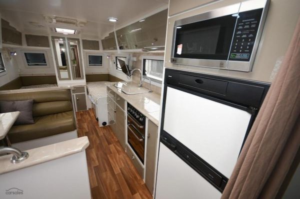 2016 OPAL Southern Explorer Series 186 Carava image