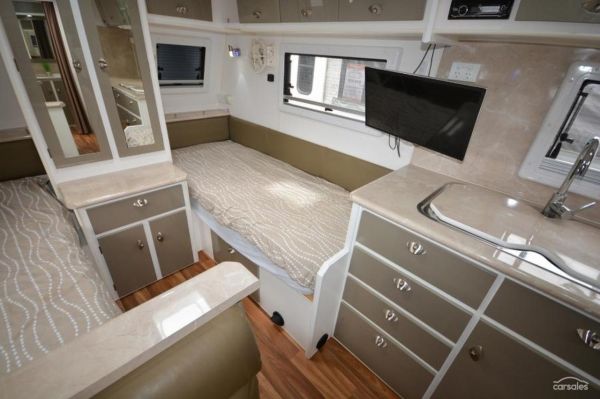 2016 OPAL Southern Explorer Series 186 Carava image