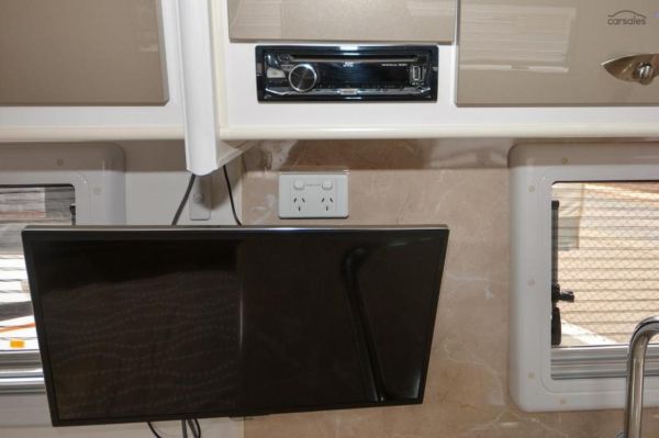 2016 OPAL Southern Explorer Series 186 Carava image