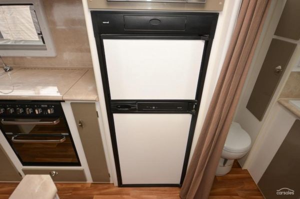 2016 OPAL Southern Explorer Series 186 Carava image