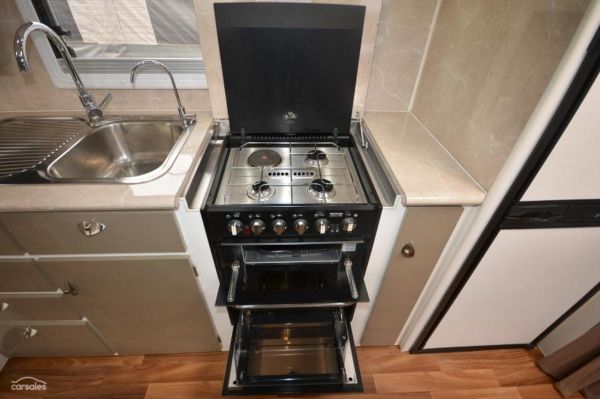 2016 OPAL Southern Explorer Series 186 Carava image