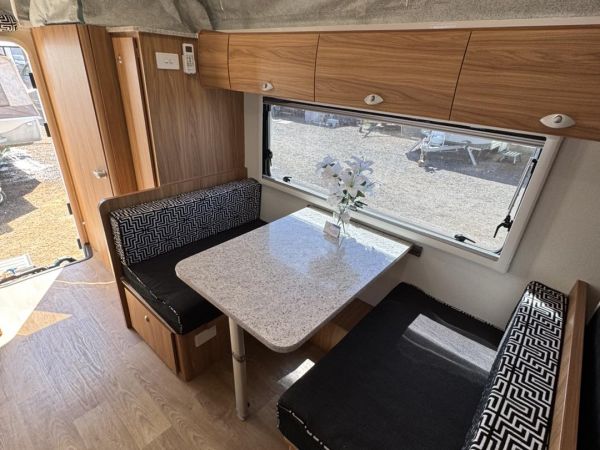 2017 Golf Maxxi 390 Expander image