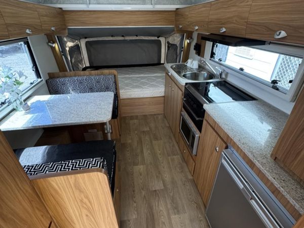 2017 Golf Maxxi 390 Expander image