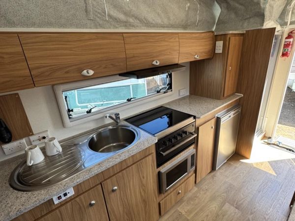 2017 Golf Maxxi 390 Expander image