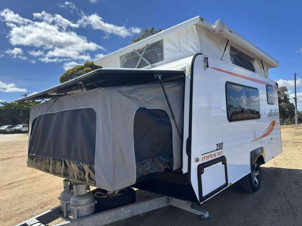 2017 Golf Maxxi 390 Expander image