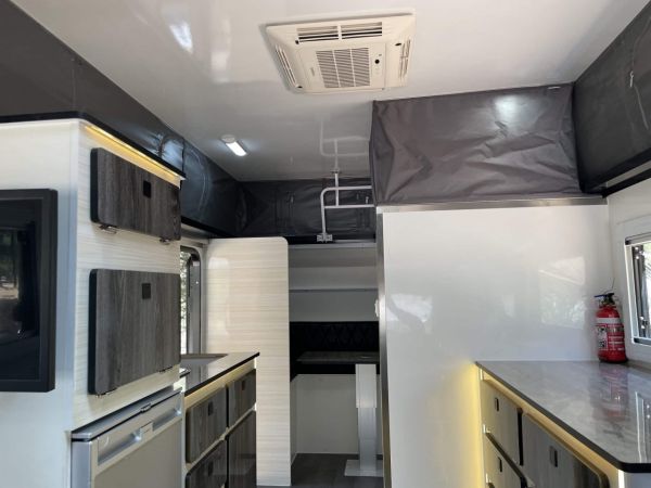 Viper 16X Hybrid Caravan image