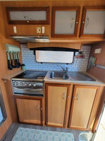 2010 Windsor GC587s Semi Off Road Caravan image