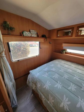2010 Windsor GC587s Semi Off Road Caravan image