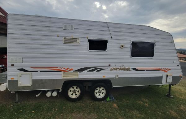 2010 Windsor GC587s Semi Off Road Caravan image