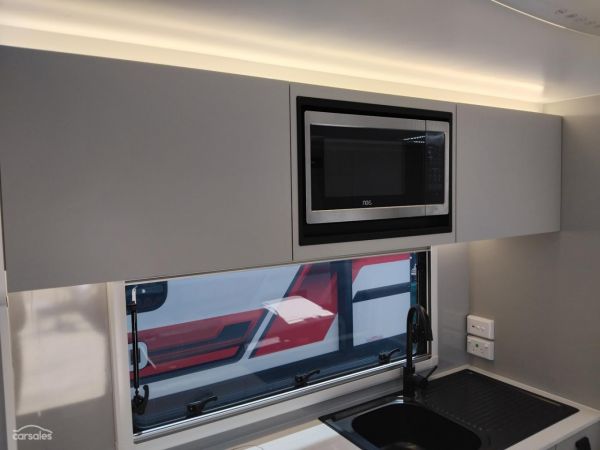 2025 New Age Caravans Road Owl Escape 21ft Bunk Ensuite RO21BE FULL COMPOSITE image