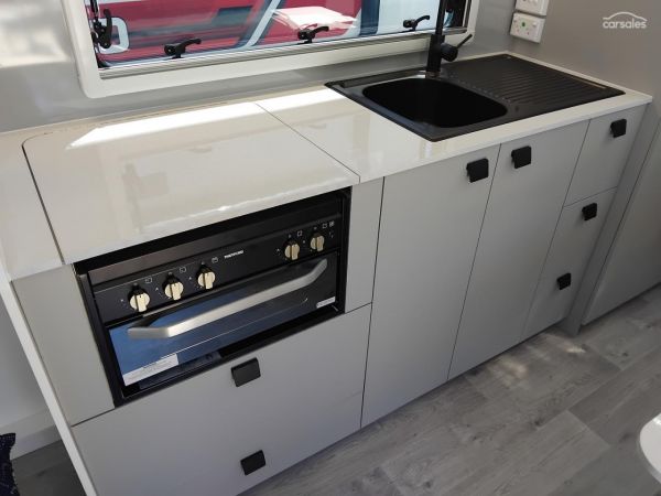 2025 New Age Caravans Road Owl Escape 21ft Bunk Ensuite RO21BE FULL COMPOSITE image