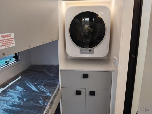 2025 New Age Caravans Road Owl Escape 21ft Bunk Ensuite RO21BE FULL COMPOSITE image