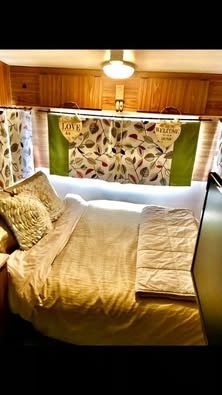 1976 Franklin HUNTER Full Caravan image