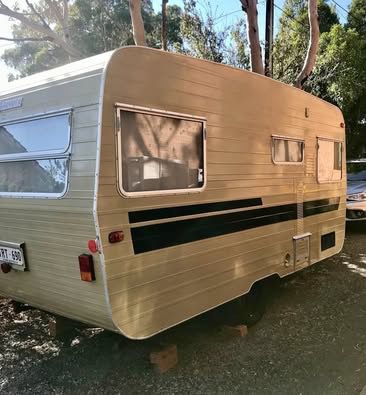 1976 Franklin HUNTER Full Caravan image