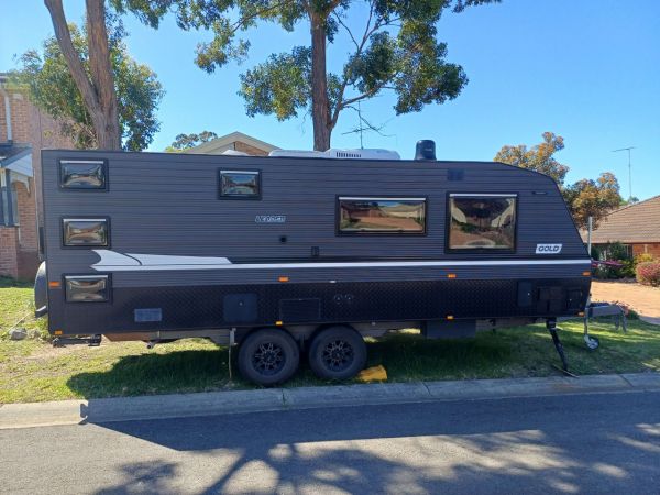 2024 LEADER 2260_Cr_K1E7B_T Gold Le Caravan image