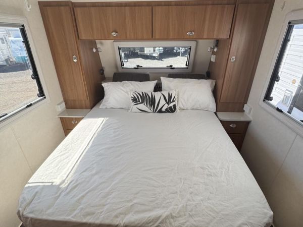 2015 Newlands Ltd Slide Out Caravan image