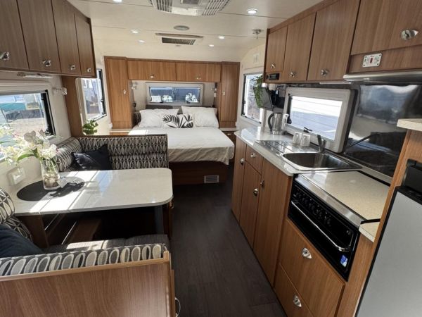 2015 Newlands Ltd Slide Out Caravan image