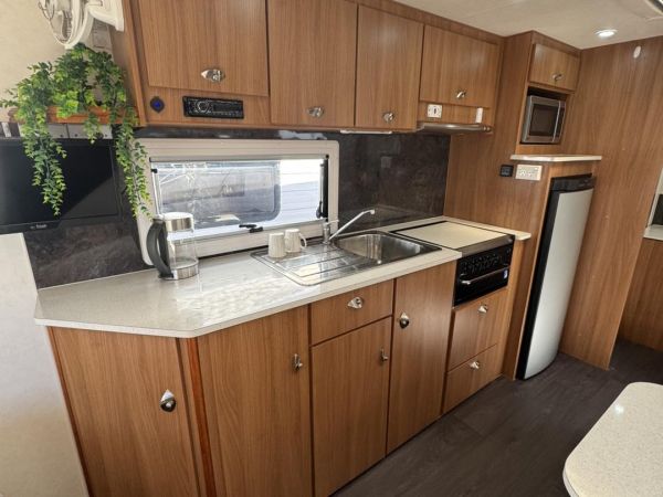 2015 Newlands Ltd Slide Out Caravan image