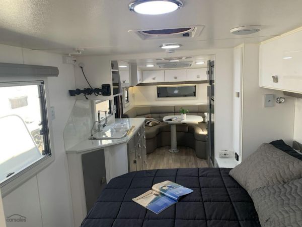 2019 Retreat Hamilton 23Ft image