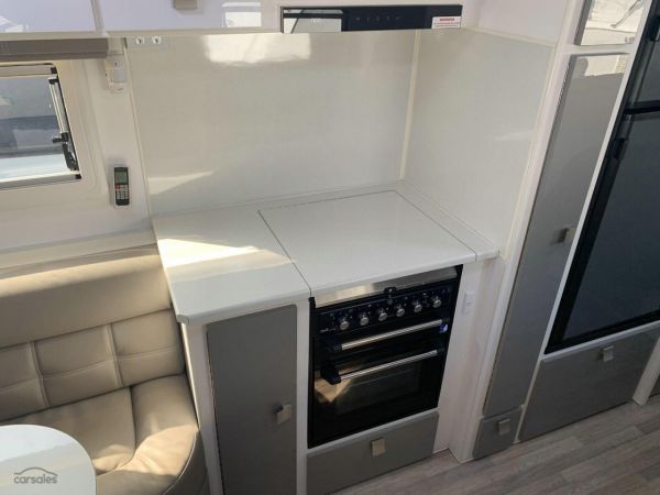 2019 Retreat Hamilton 23Ft image