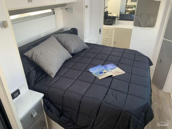 2019 Retreat Hamilton 23Ft image