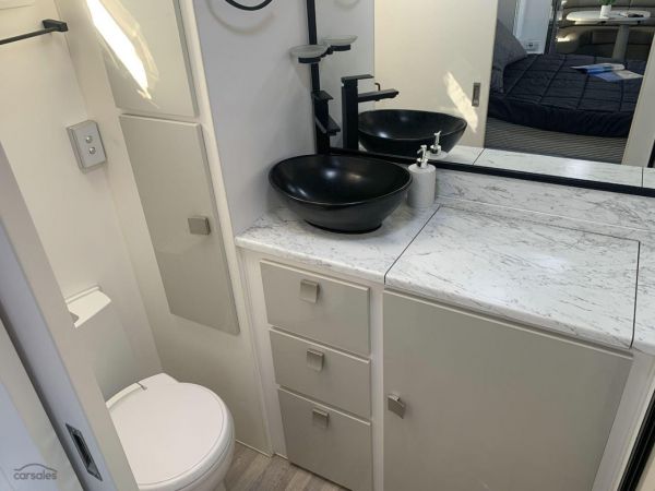 2019 Retreat Hamilton 23Ft image