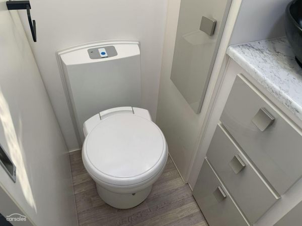 2019 Retreat Hamilton 23Ft image