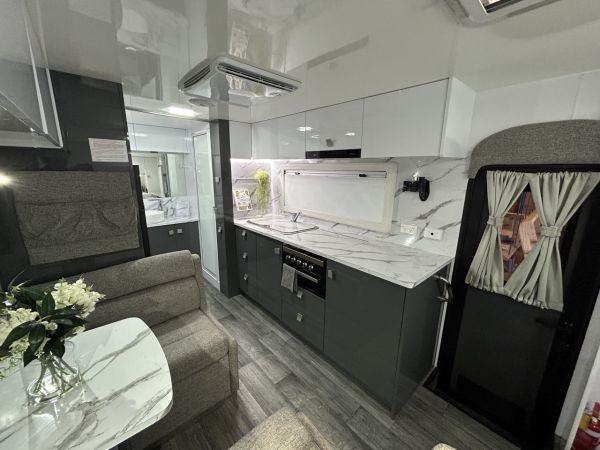 2020 Millard M-Flow Caravan image