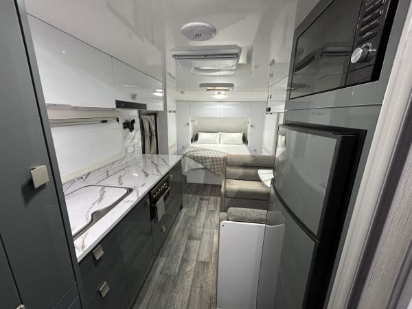 2020 Millard M-Flow Caravan image