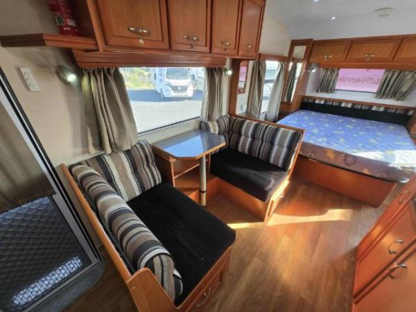 2012 Franklin Ozfactor Caravan 19' FULL ENSUITE image