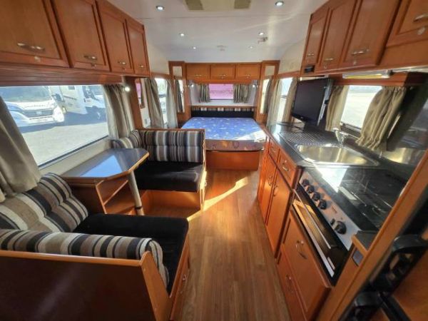 2012 Franklin Ozfactor Caravan 19' FULL ENSUITE image