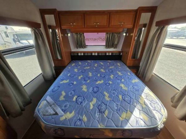 2012 Franklin Ozfactor Caravan 19' FULL ENSUITE image