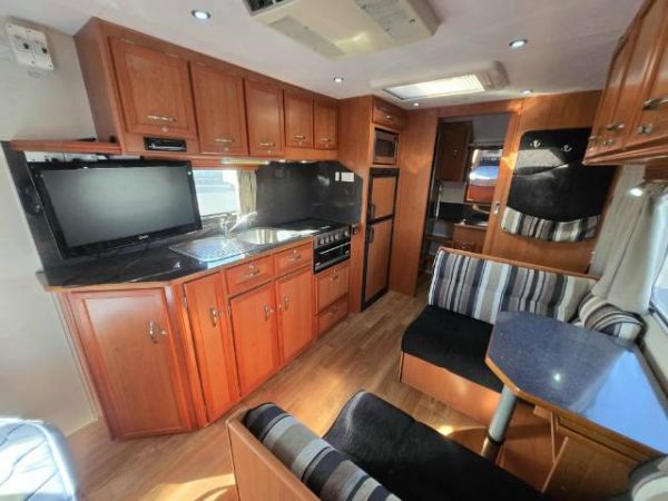 2012 Franklin Ozfactor Caravan 19' FULL ENSUITE image
